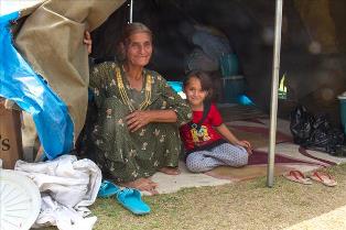 Iraqi_grandmother_and_granddaughter_in_refugge_tent_small.jpg