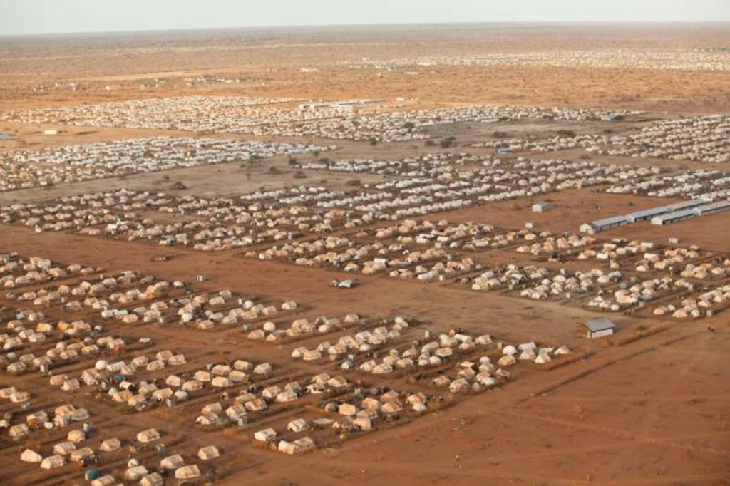 vista-aerea-del-campo-refugiados-dadaab-kenia-1462877151623